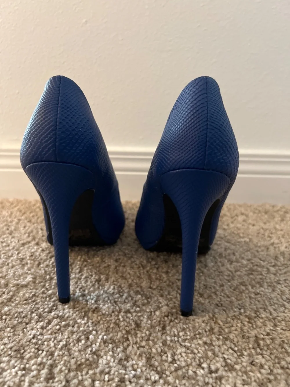 Blue textured stiletto heels